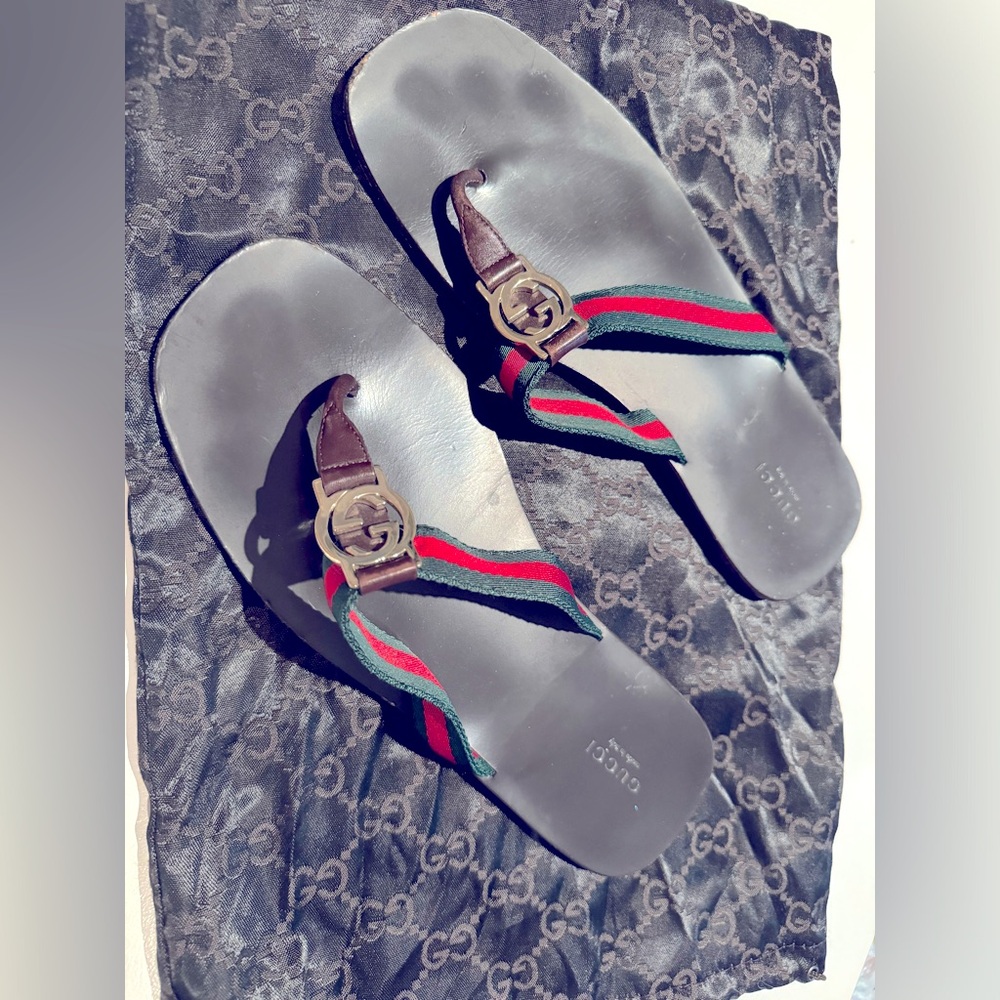 Gucci flip flops size 9